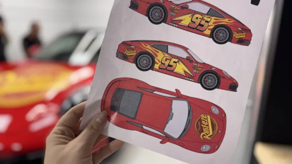 Bocetos del diseño inspirado en Cars para el Porsche 911