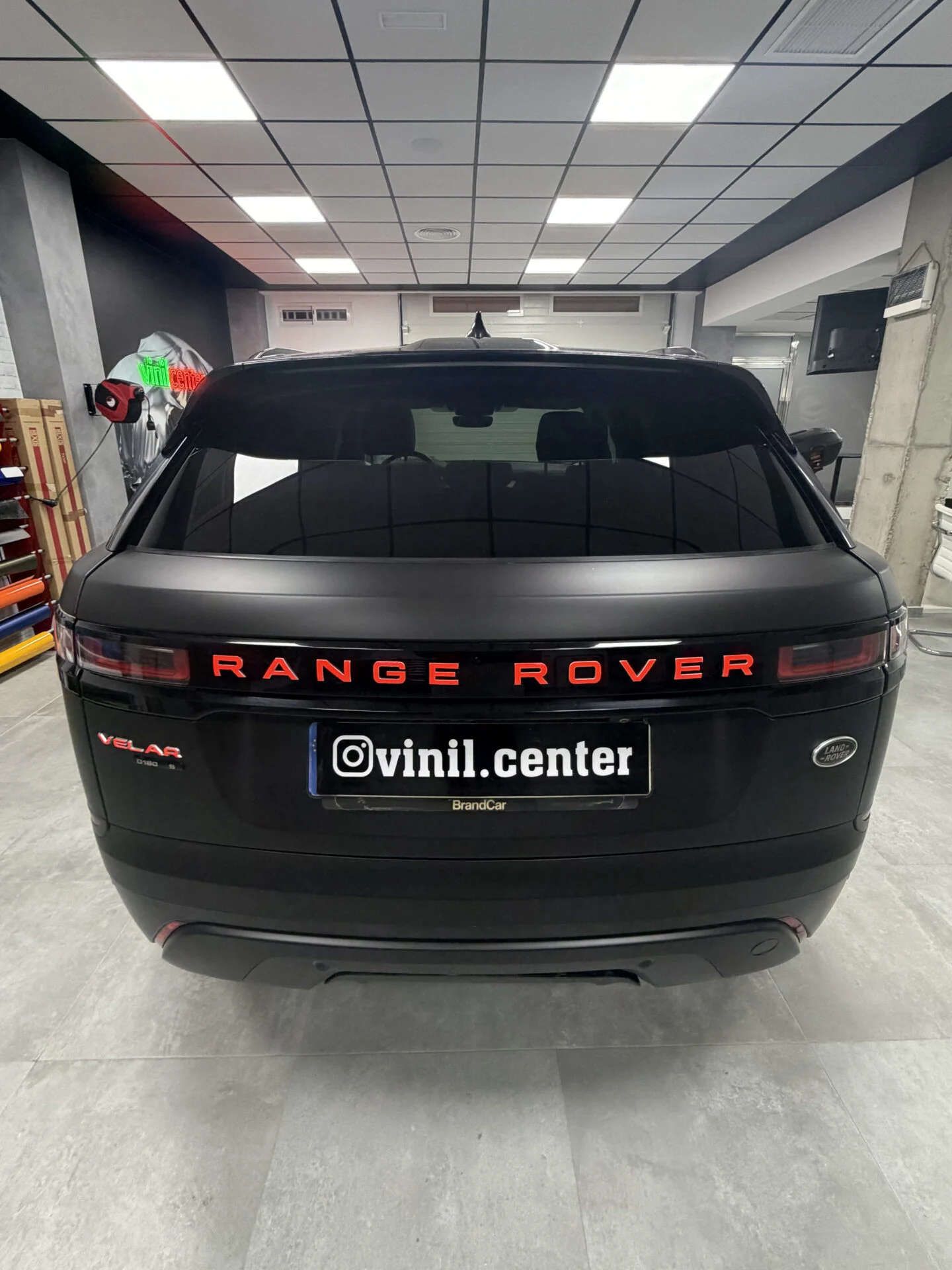 Range Rover Velar vinilado en negro mate